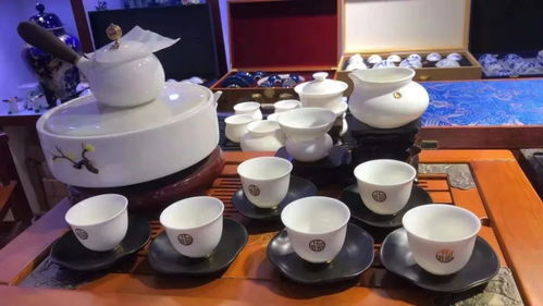 中国微电影城有一个 餐饮具陶瓷馆 ,所售陶瓷品均为 瓷都 产